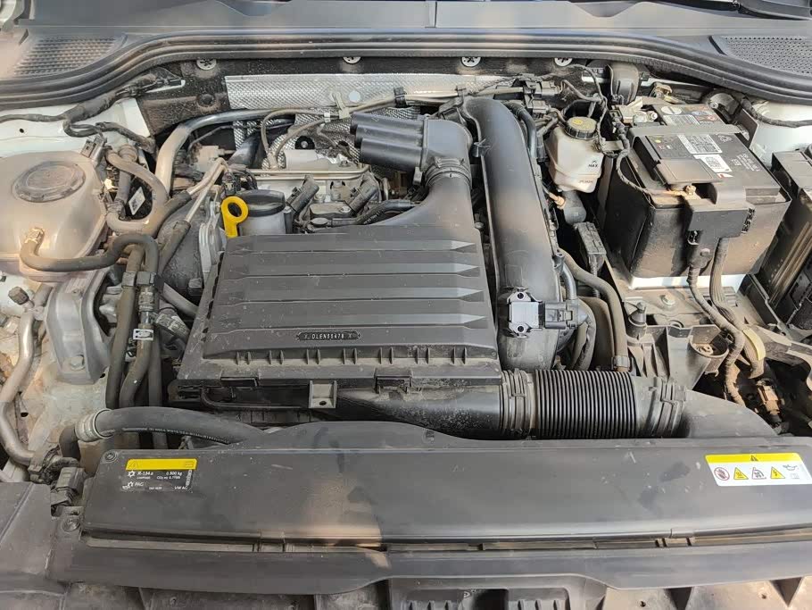 Volkswagen Golf 1.4 л 2024 г. красный/фиолетовый, пробег 39600 км