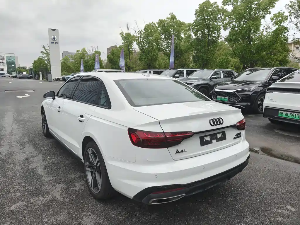 Audi A4L 2024 40 TFSI Luxury
