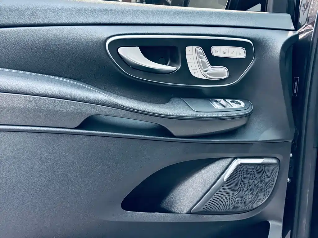 MERCEDES-BENZ V CLASS