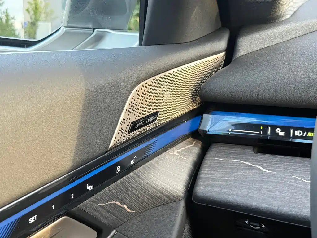 BMW i5 — миниатюра 27