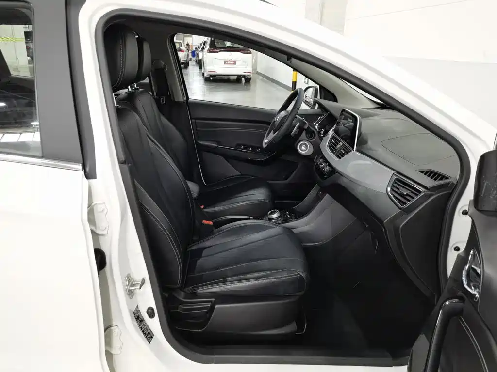 Baojun 310W — миниатюра 23