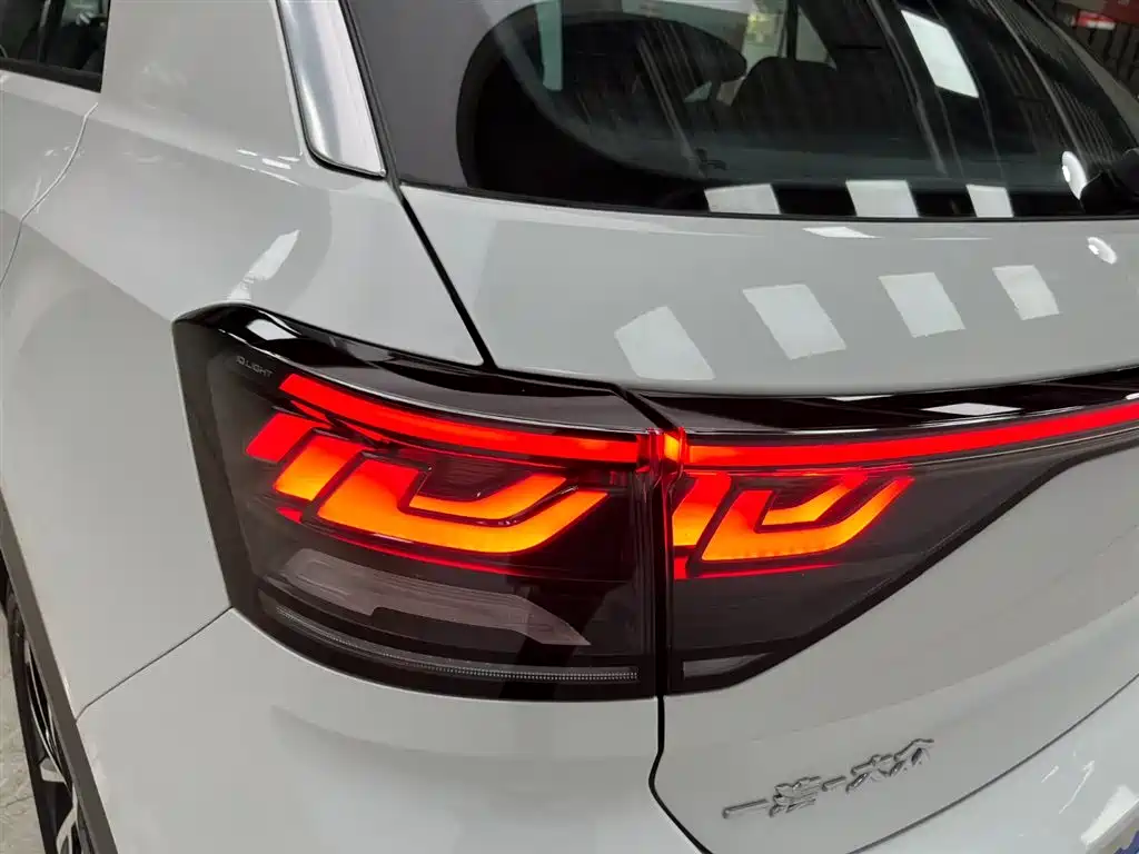 VOLKSWAGEN T ROC EXPLORING SONGS