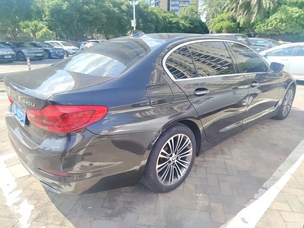 BMW 5 Series — миниатюра 2