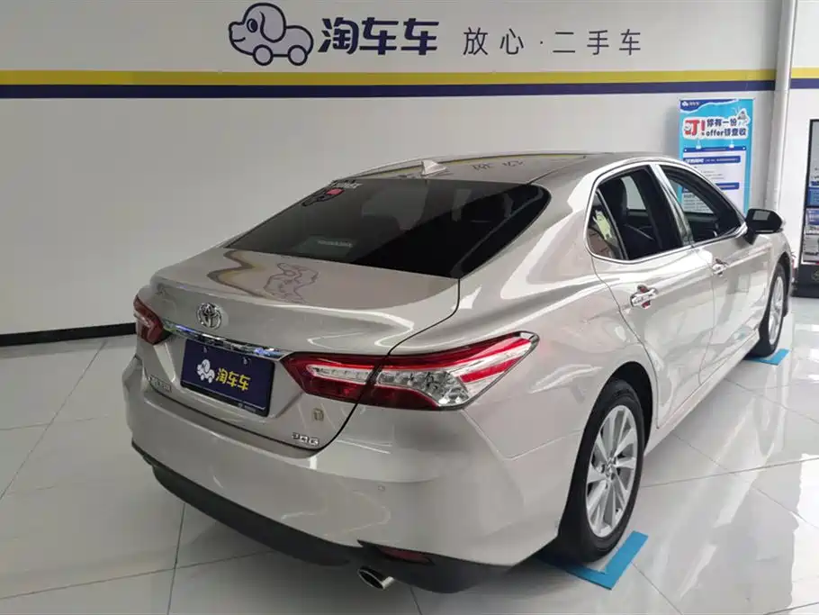 TOYOTA CAMRY