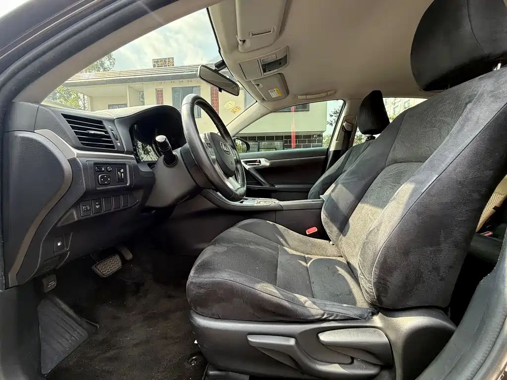 Lexus CT — миниатюра 10