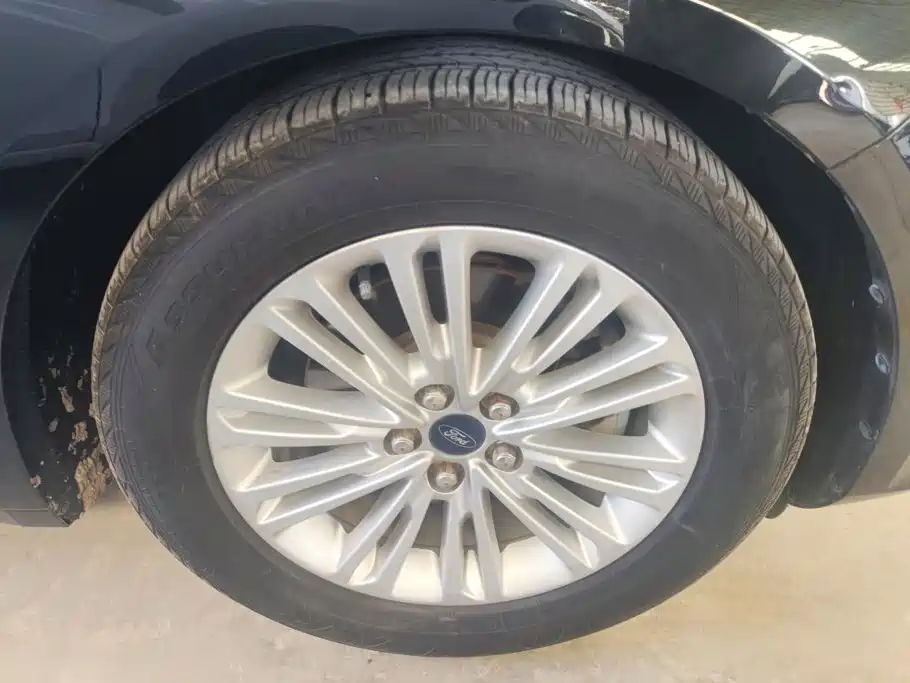 Ford Taurus — миниатюра 6