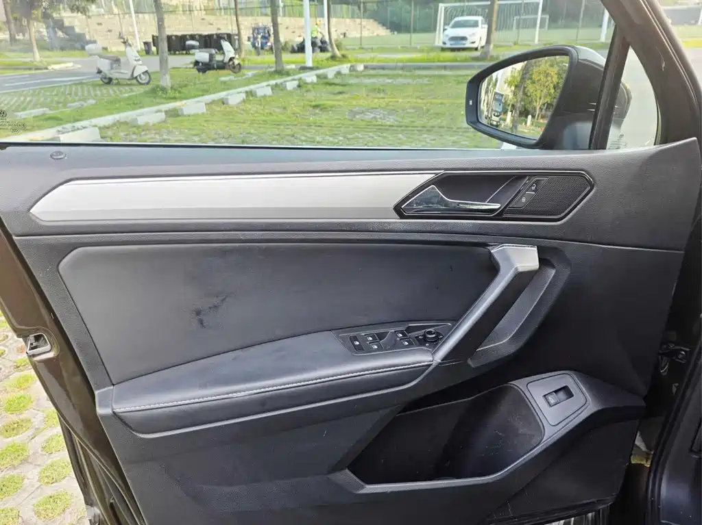 Volkswagen Tiguan L L 2018 380TSI AT Luxury