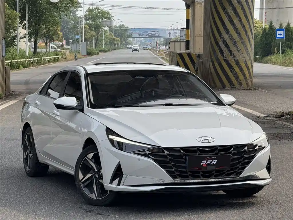 Hyundai Elantra 2022 1.5L CVT LUX Luxury