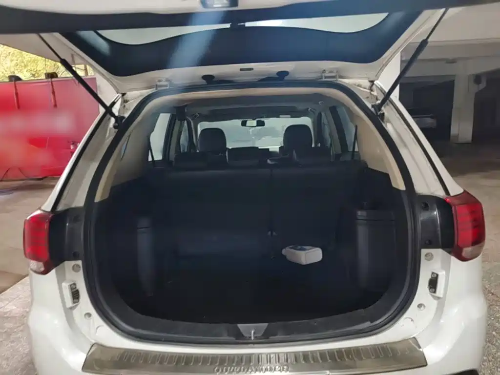Mitsubishi Outlander — миниатюра 19