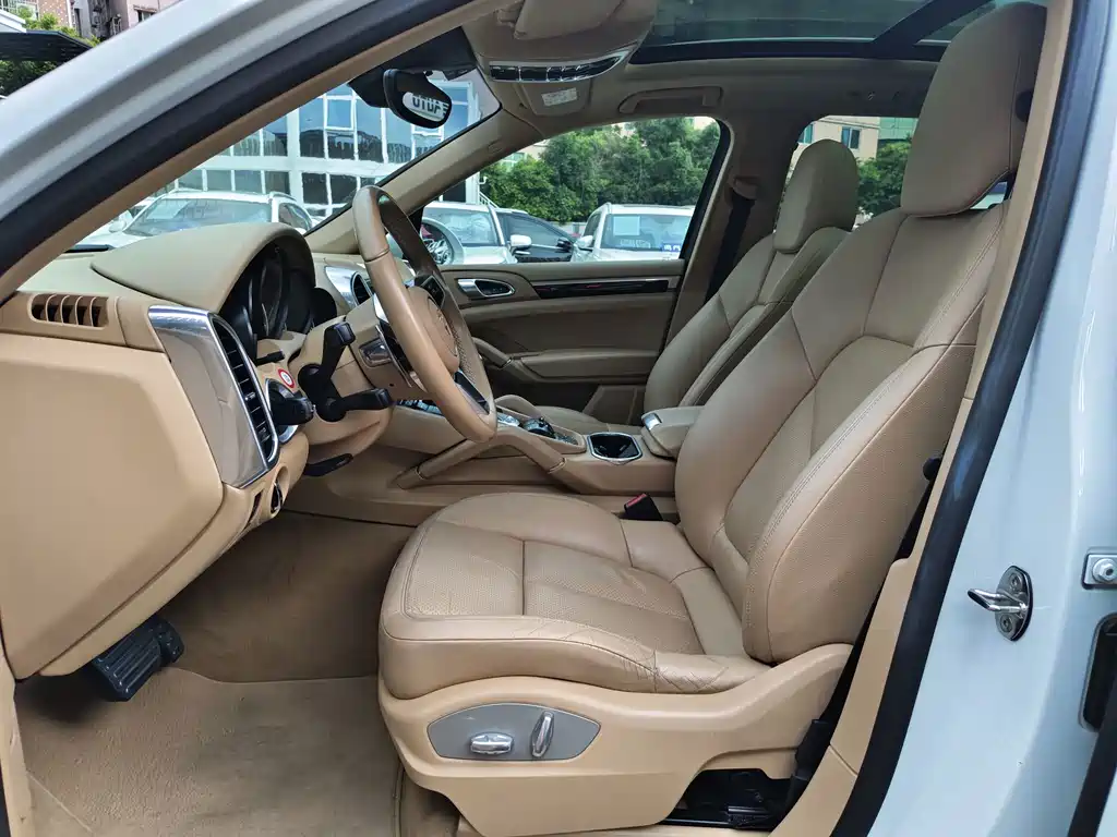 Porsche Cayenne — миниатюра 12