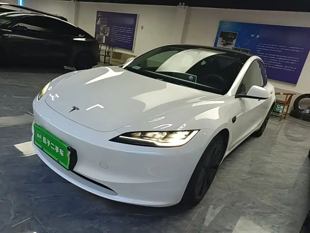 Tesla Model 3 — миниатюра 2