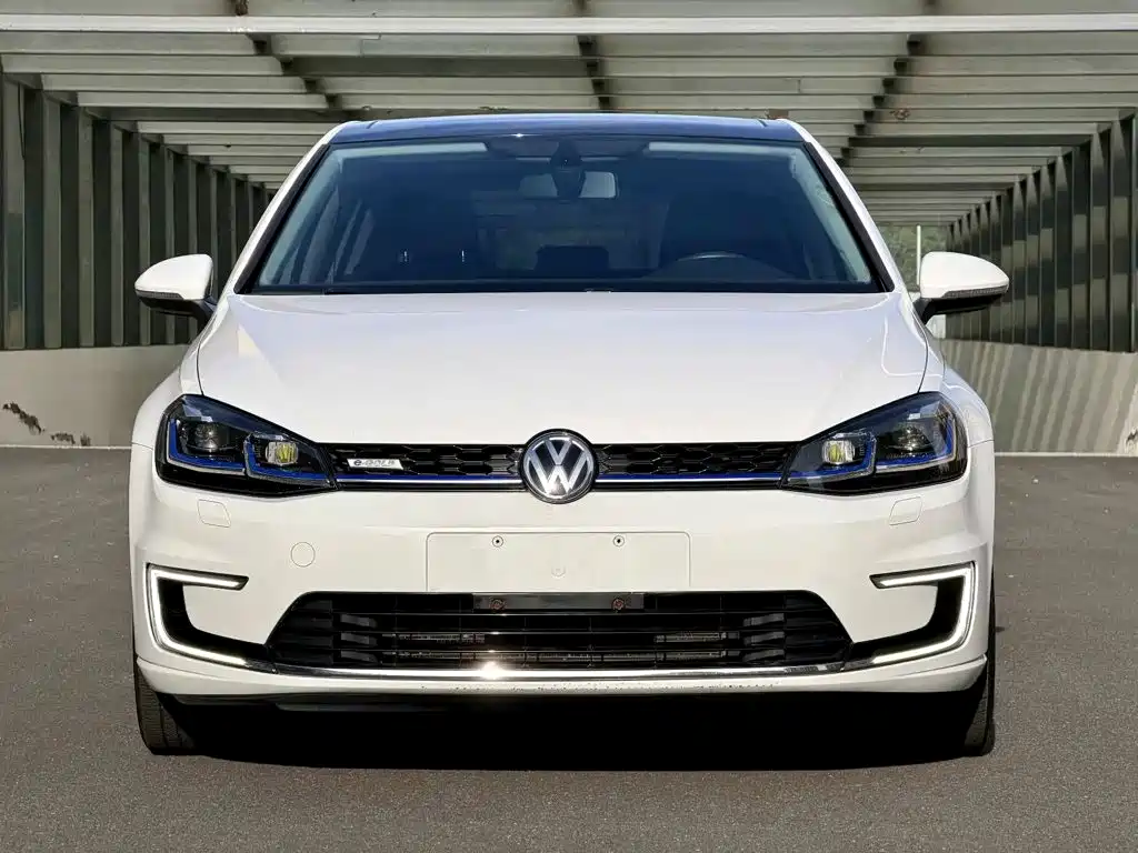 Volkswagen Golf EV — миниатюра 2