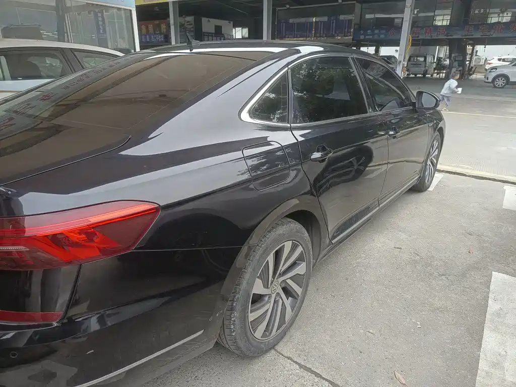 Volkswagen Passat PHEV — миниатюра 12