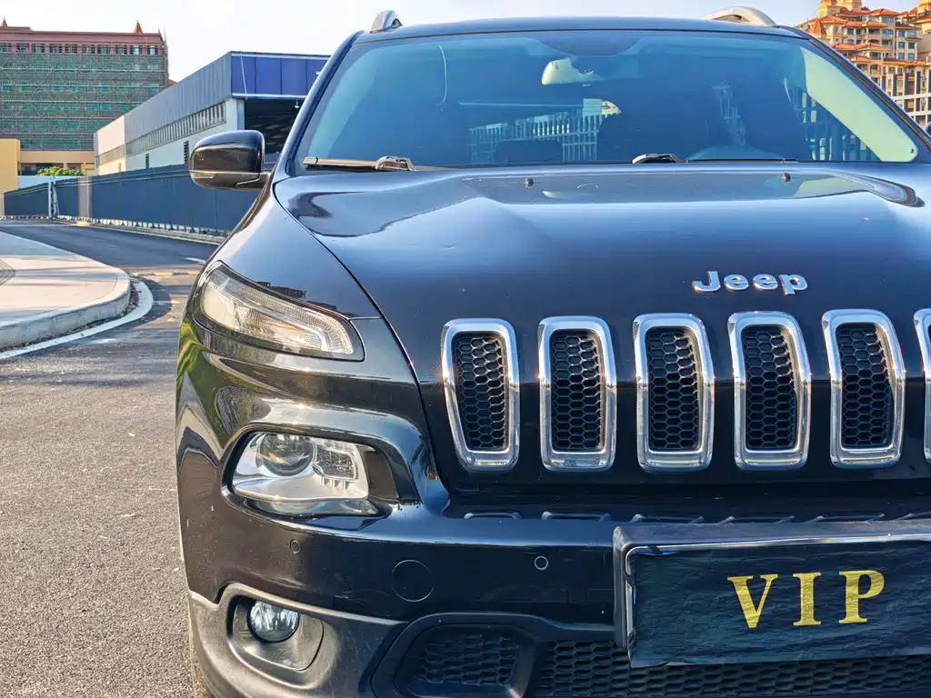 Jeep Cherokee — миниатюра 4