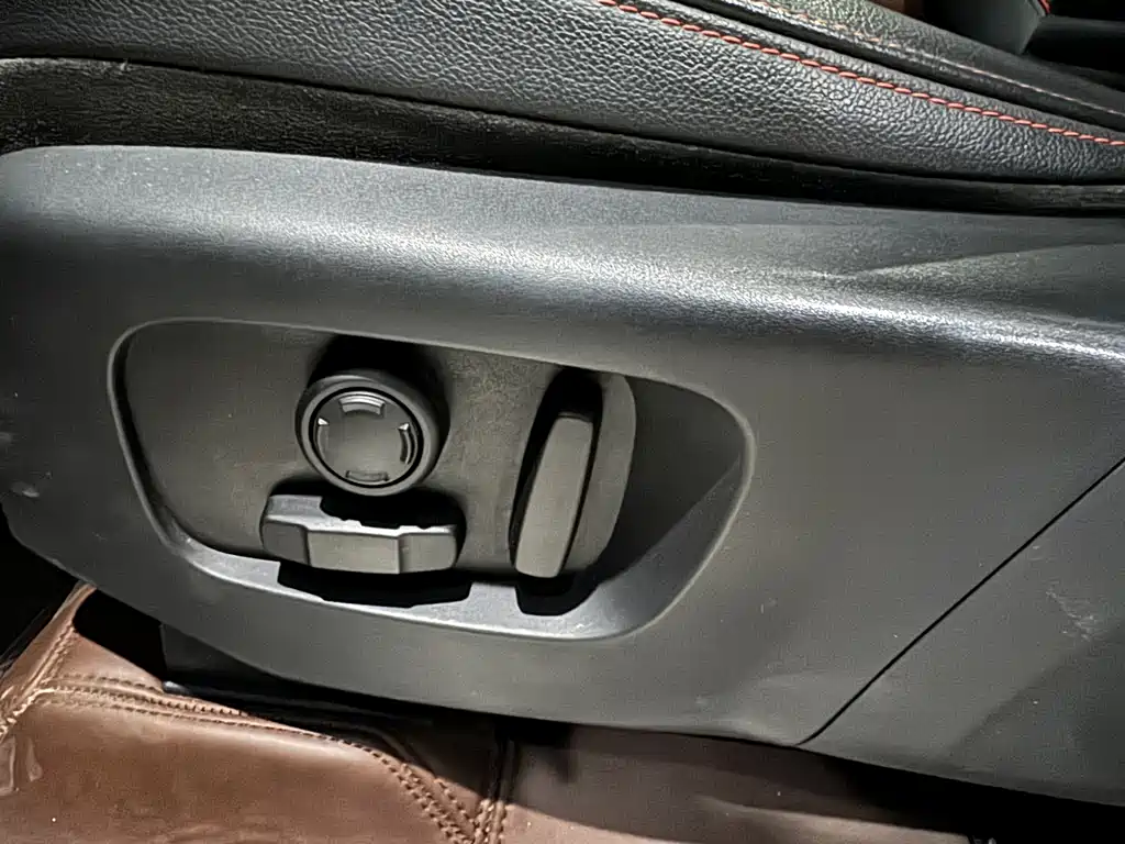 LAND ROVER DISCOVER SPORTS