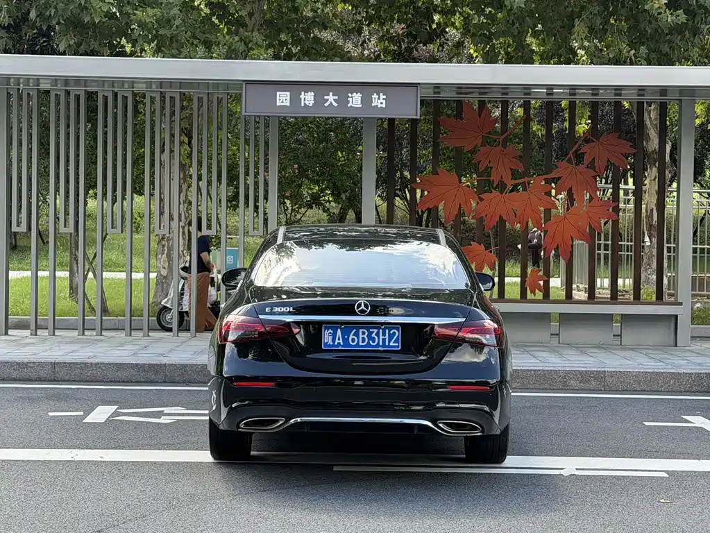 Mercedes-Benz E-Class — миниатюра 8