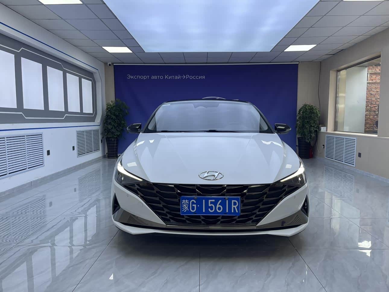 Hyundai Elantra 1.5 л 2023 г. Белый, пробег 45000 км
