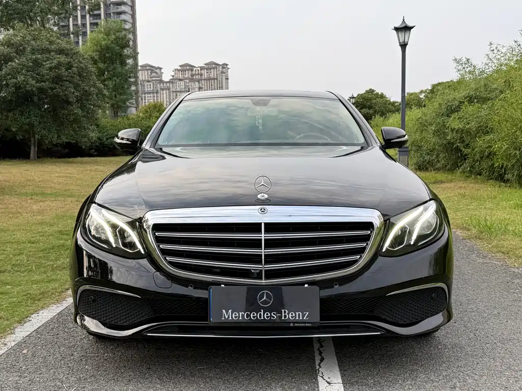 Mercedes-Benz E-Class — миниатюра 2