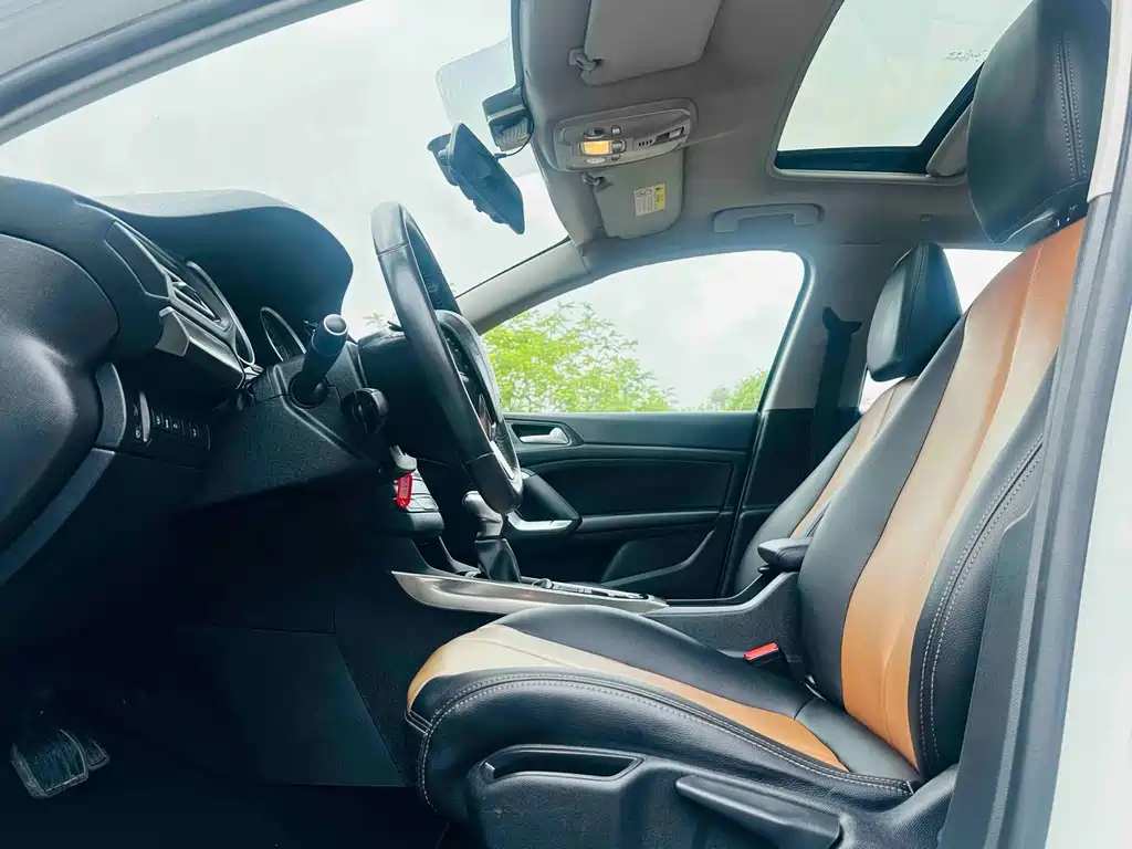 Peugeot 408 2016 1.6T AT Luxury