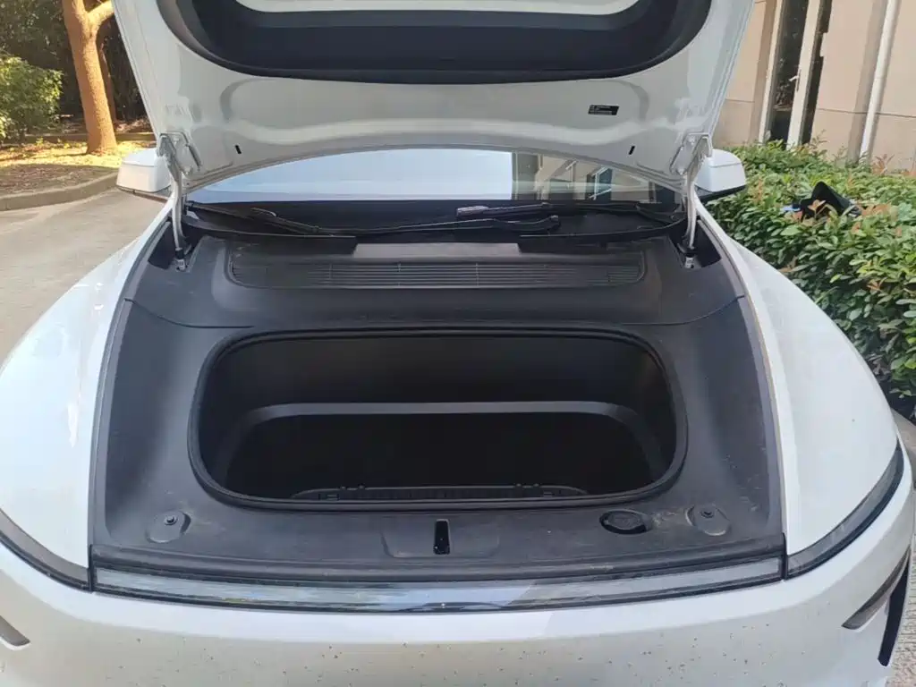 Tesla Model Y L — миниатюра 20