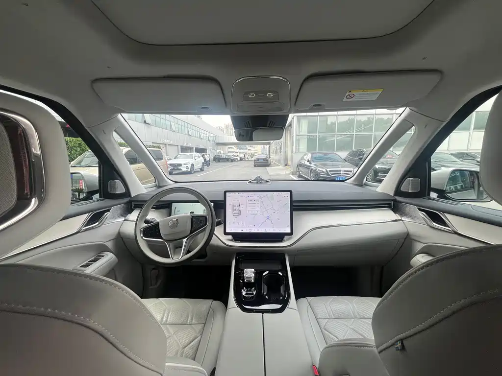 Volvo EM90 — миниатюра 11
