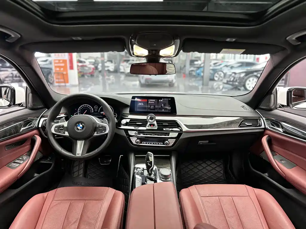 BMW 5 Series — миниатюра 9