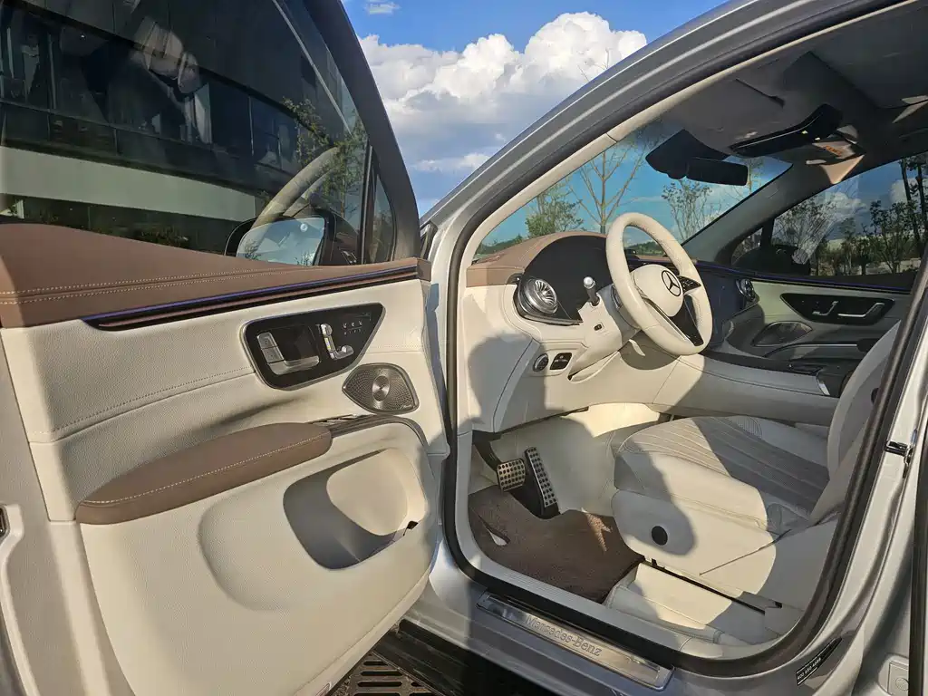 Mercedes-Benz EQS SUV — миниатюра 4