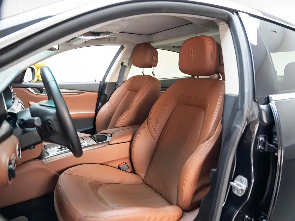 Maserati Quattroporte — миниатюра 11