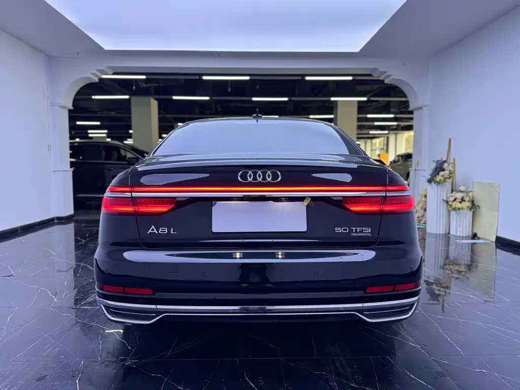 Audi A8 2022 — фото 14