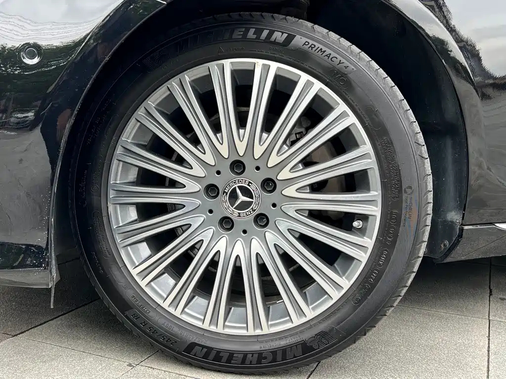 Mercedes-Benz E-Class — миниатюра 17