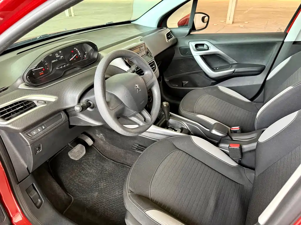 Peugeot 2008 — миниатюра 8