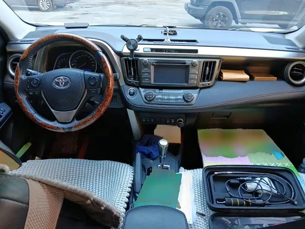 Toyota RAV4 — миниатюра 10