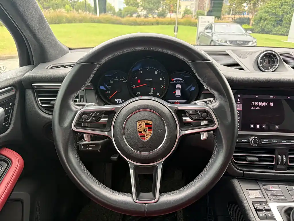 Porsche Macan — миниатюра 15