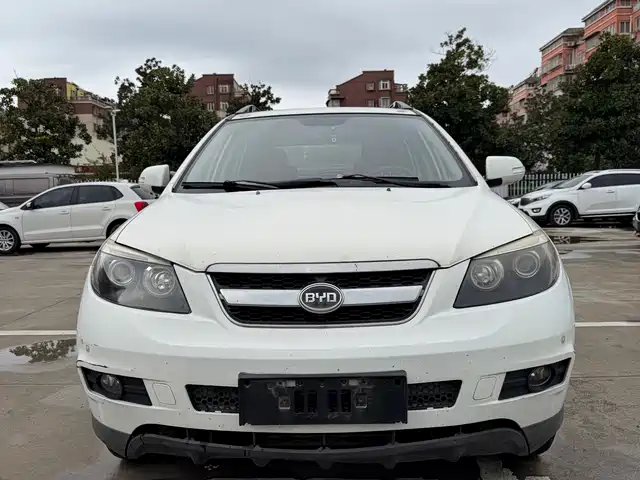 BYD S6