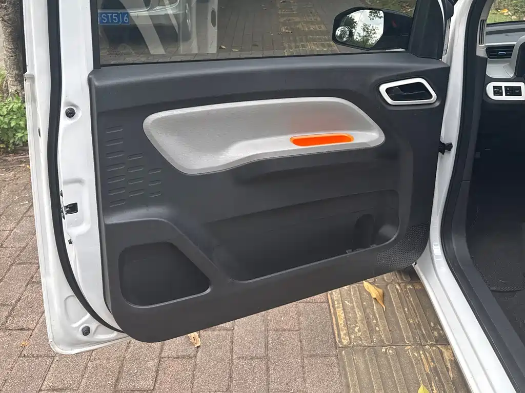 Wuling MINIEV — миниатюра 8