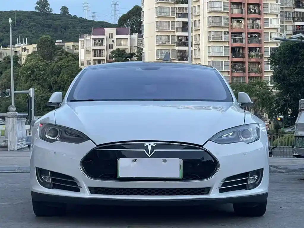 Tesla Model S — миниатюра 9