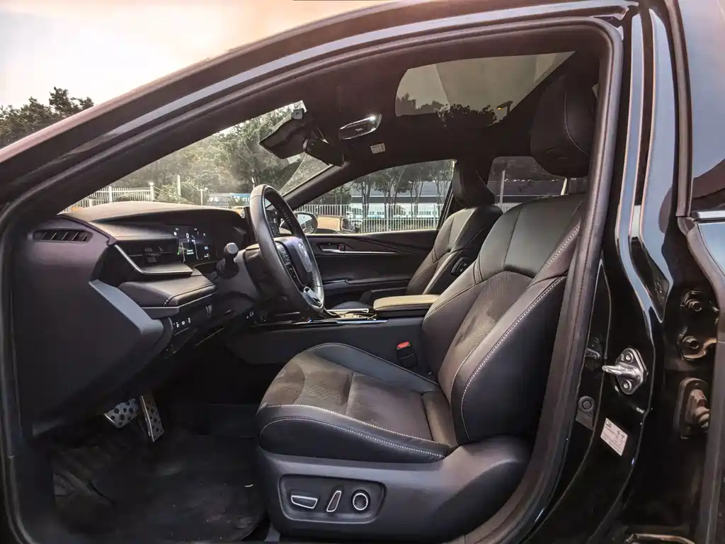 Toyota Camry — миниатюра 8