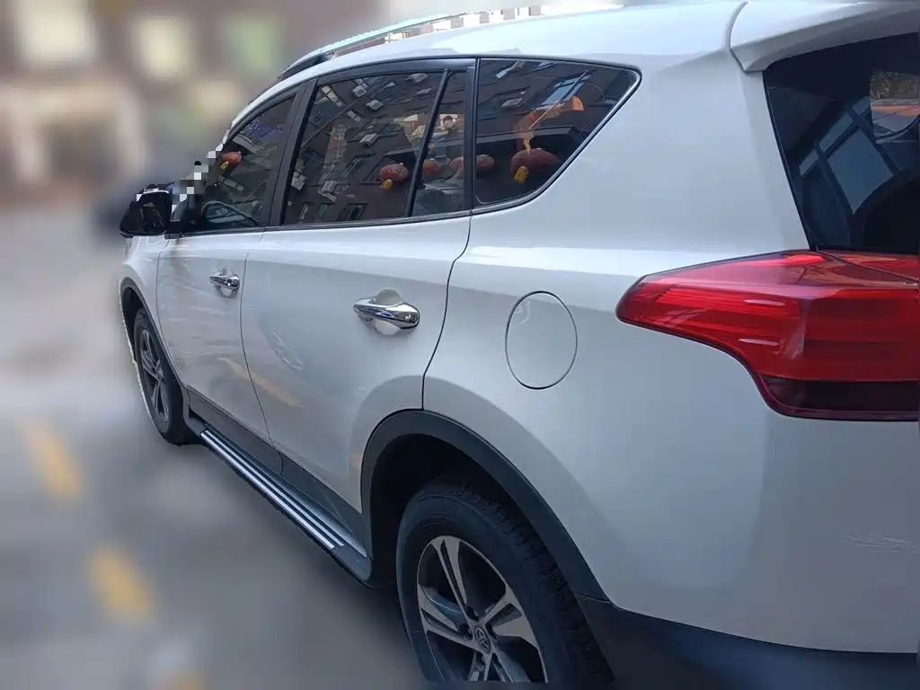 Toyota RAV4 — миниатюра 4