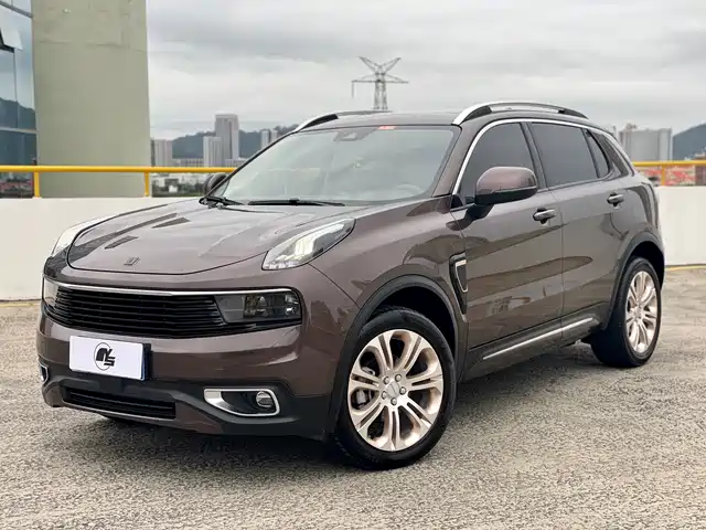 2018 Lynk & Co 01