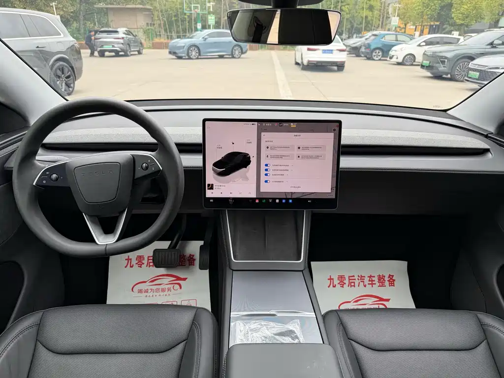 Tesla Model Y — миниатюра 12