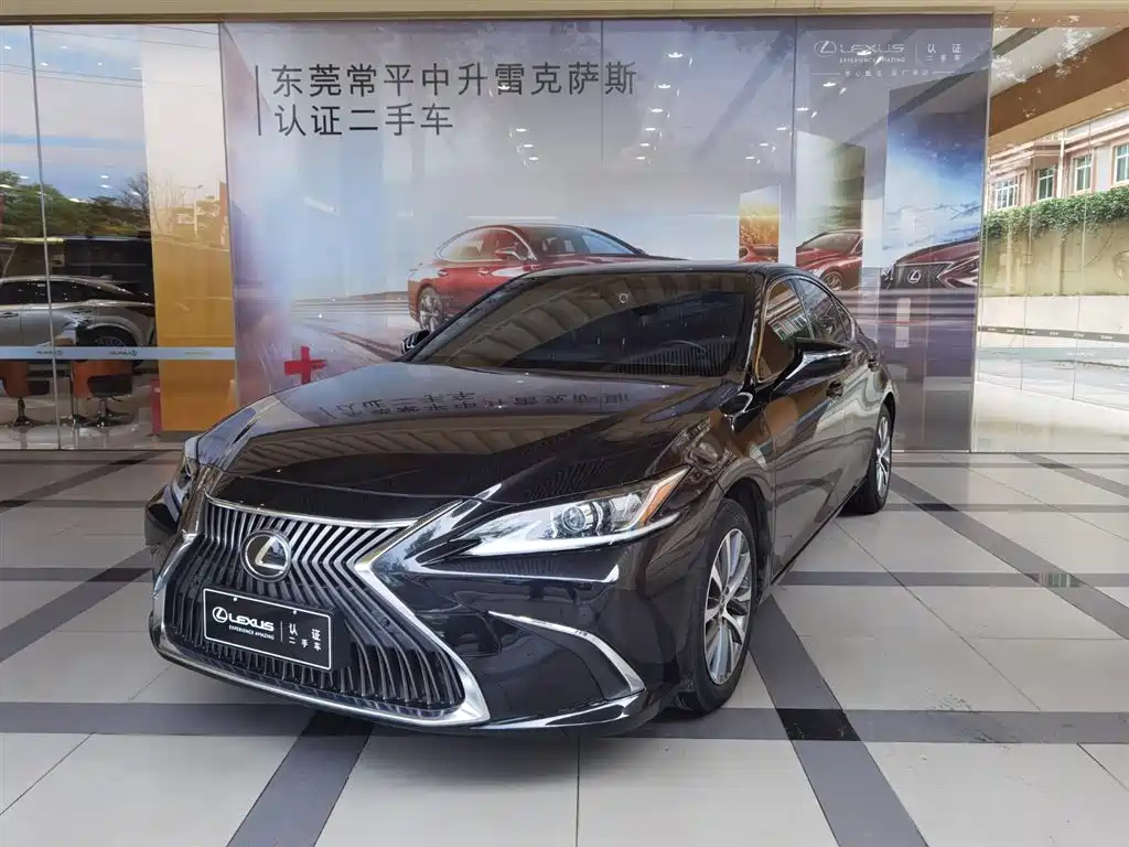 Lexus ES 2021