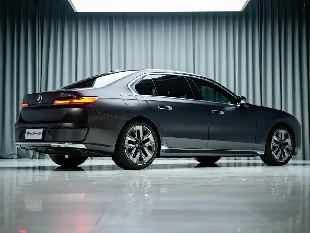 BMW 7 Series — миниатюра 9
