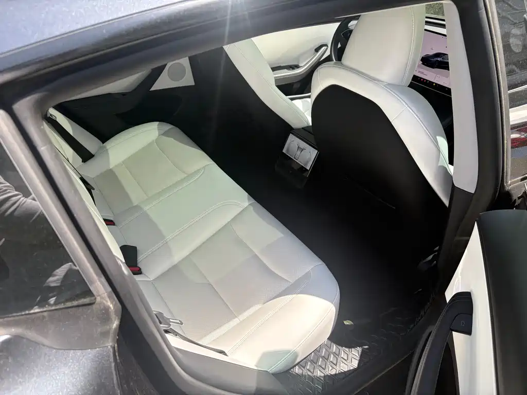 Tesla Model 3 - фото 8