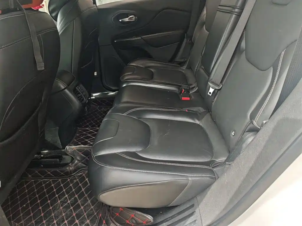 Jeep Cherokee — миниатюра 17