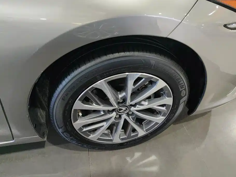 Lexus ES — миниатюра 6