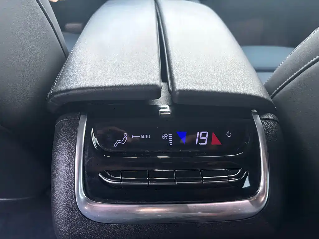 Buick Enclave — миниатюра 9