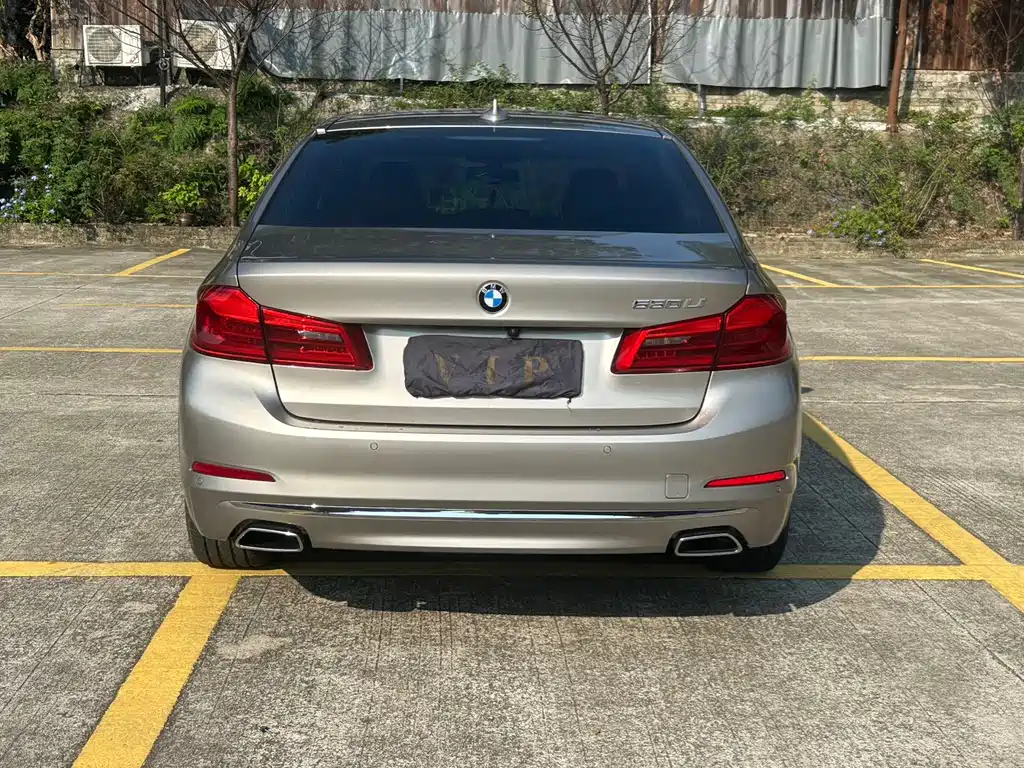 BMW 5 Series — миниатюра 8