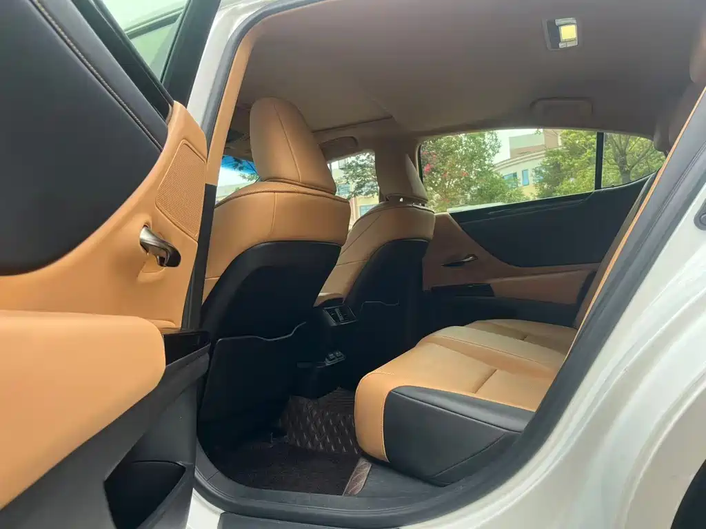 Lexus ES — миниатюра 6