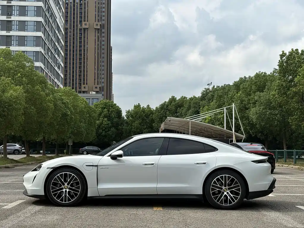 Porsche Taycan — миниатюра 4