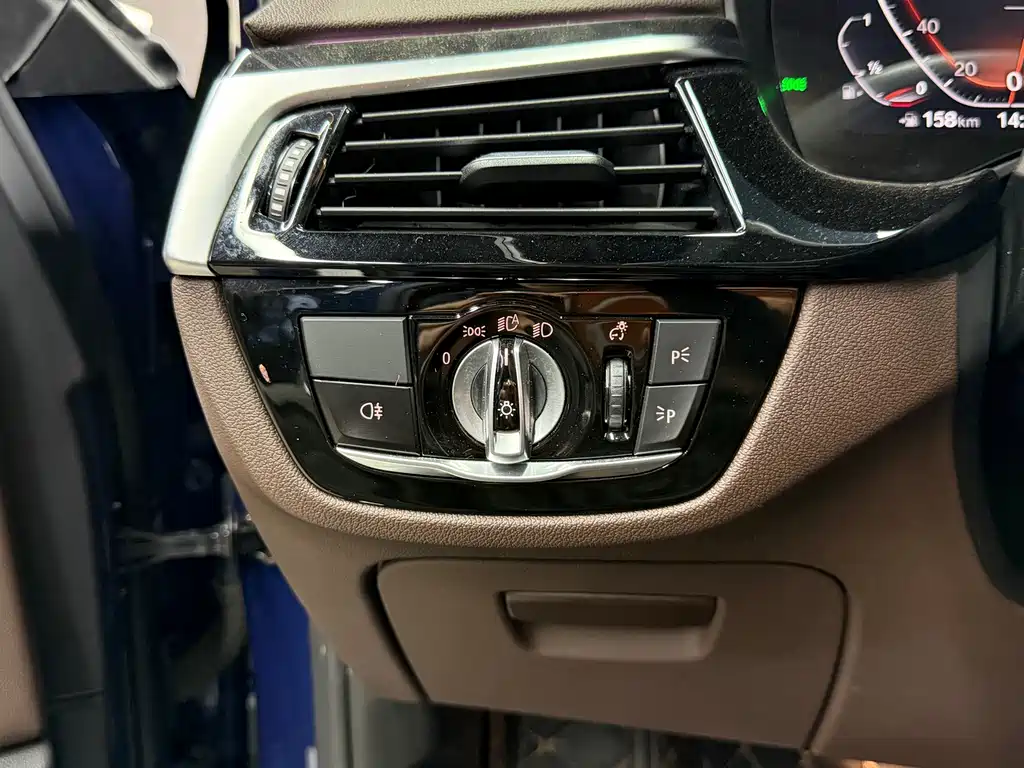 BMW 5 Series — миниатюра 18